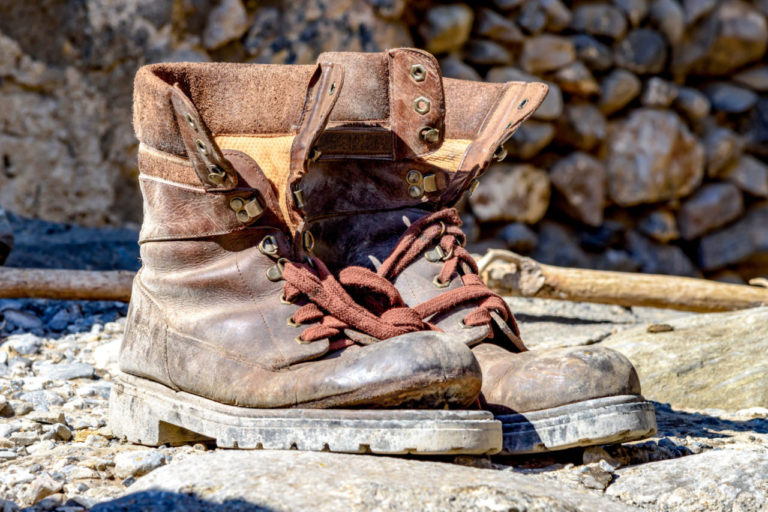 Wanderschuhe mit gelöster Sohle Hydrolyse